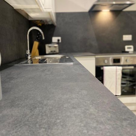 Amazing Central High Street Self Contained Apartments By Syl Watford  Exterior foto